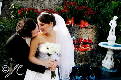 IMAGE: http://i100.photobucket.com/albums/m10/photoptika/misc/3j.jpg