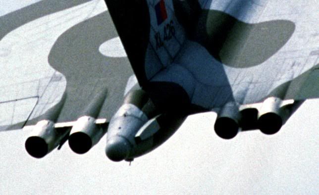 http://i100.photobucket.com/albums/m12/FlipflopmanRB199/AVRO_VULCAN_BOMBER_RAF_crop.jpg