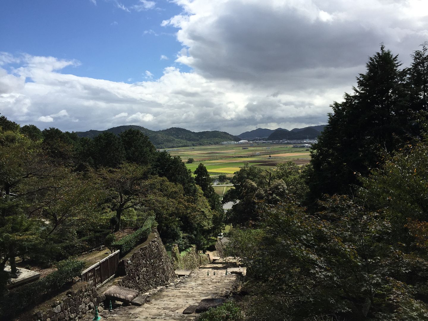 安土城跡上回頭遠眺