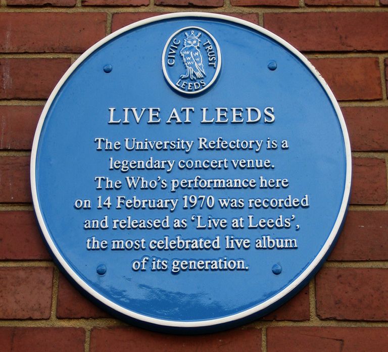 記載了何許人在1970年於列茲大學的演出及其錄音發行成唱片Live at Leeds。圖片來源：維基百科