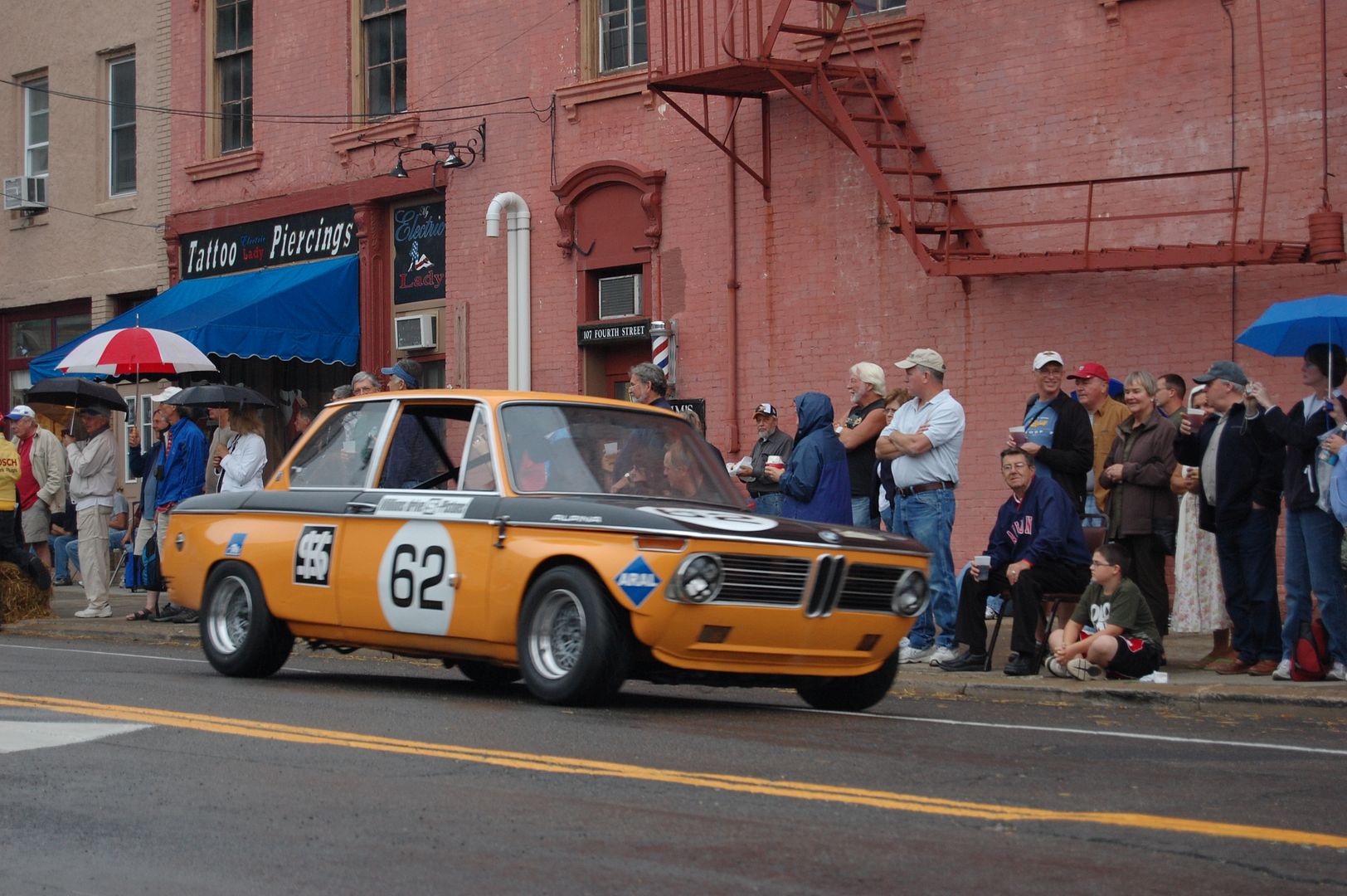 http://i100.photobucket.com/albums/m17/vlad-e30m3/watkins-glen-sept-2009/watkins-glen-Sept2009131.jpg