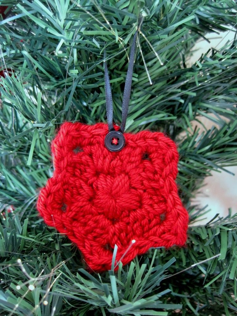 Crochet Christmas Decor + Free Crochet Tree Pillow pattern | She's Got the Notion