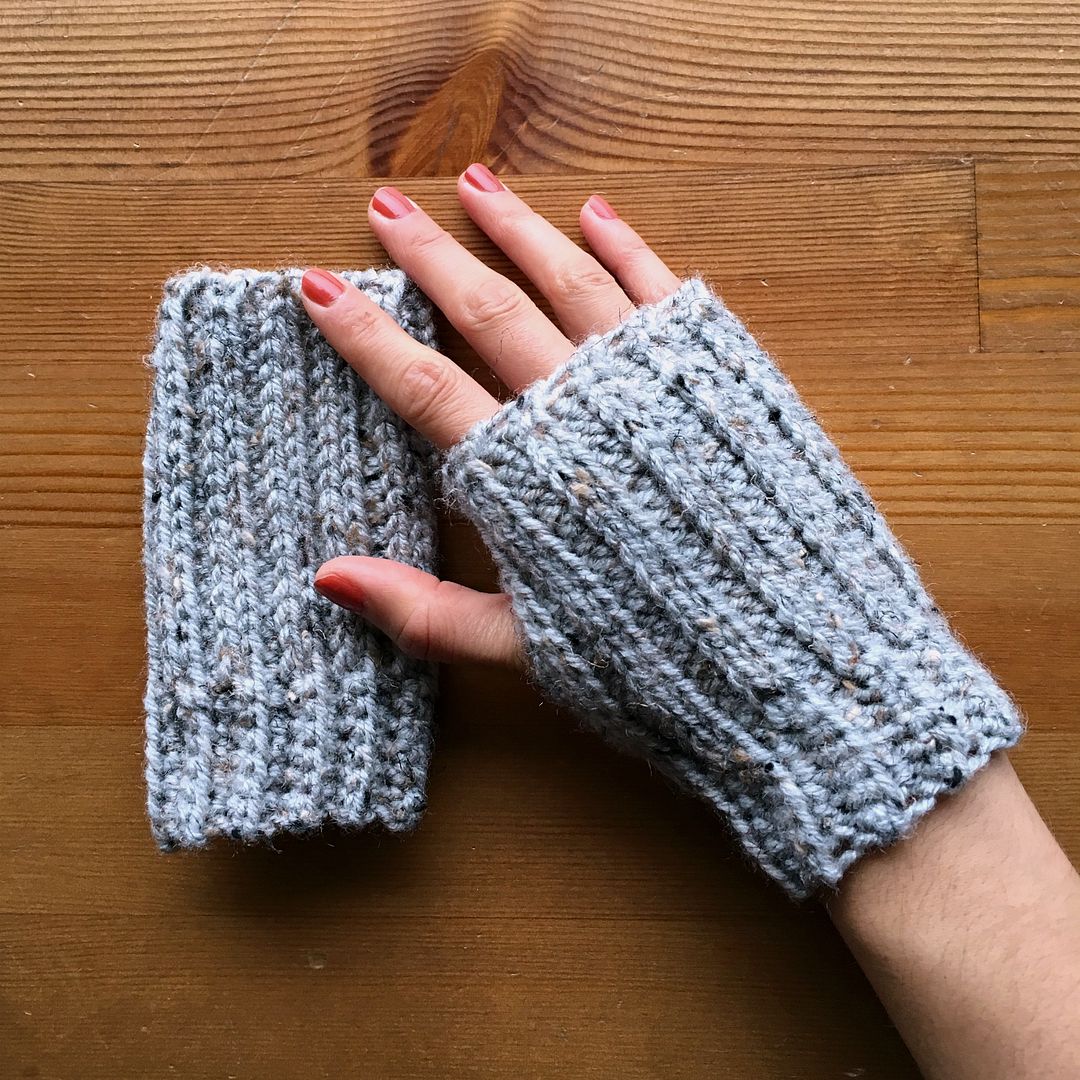 Tiburon Gloves: fingerless gloves crochet pattern | She's Got the Notion