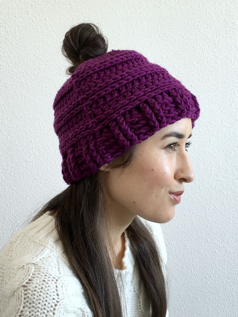 Messy Bun Hat Crochet Pattern: free crochet pattern for a messy bun/ponytail beanie | She's Got the Notion