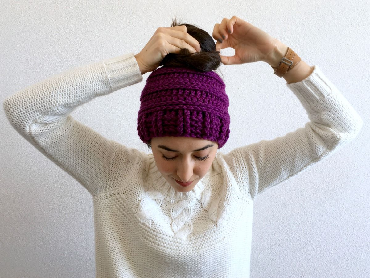 Messy Bun Hat Crochet Pattern: free crochet pattern for a messy bun/ponytail beanie | She's Got the Notion