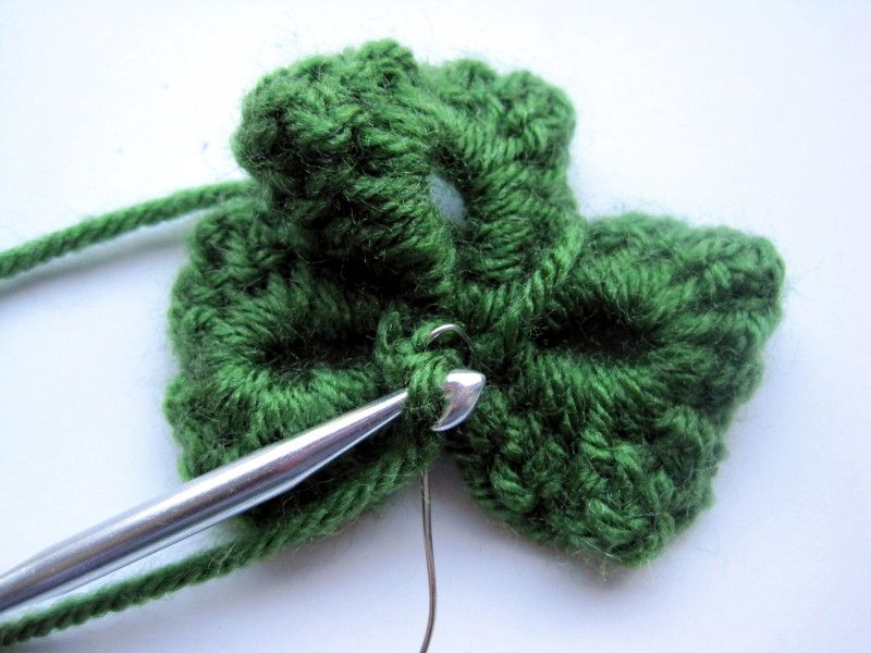 Crochet Clover Pots: free crochet shamrock pattern for St. Patrick's Day | She's Got the Notion