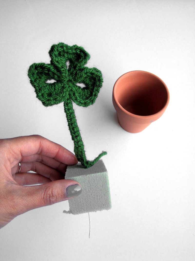 Crochet Clover Pots: free crochet shamrock pattern for St. Patrick's Day | She's Got the Notion