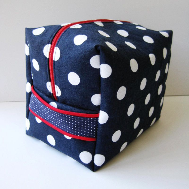 Fat Quarter Toiletry Bag: sewing tutorial | She's Got the Notion