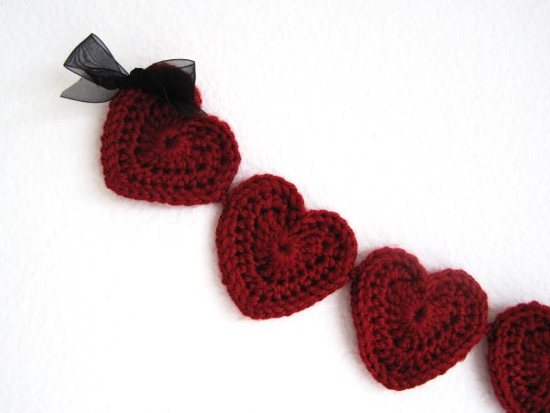 Crochet Heart Garland for Valentine's Day | She's Got the Notion