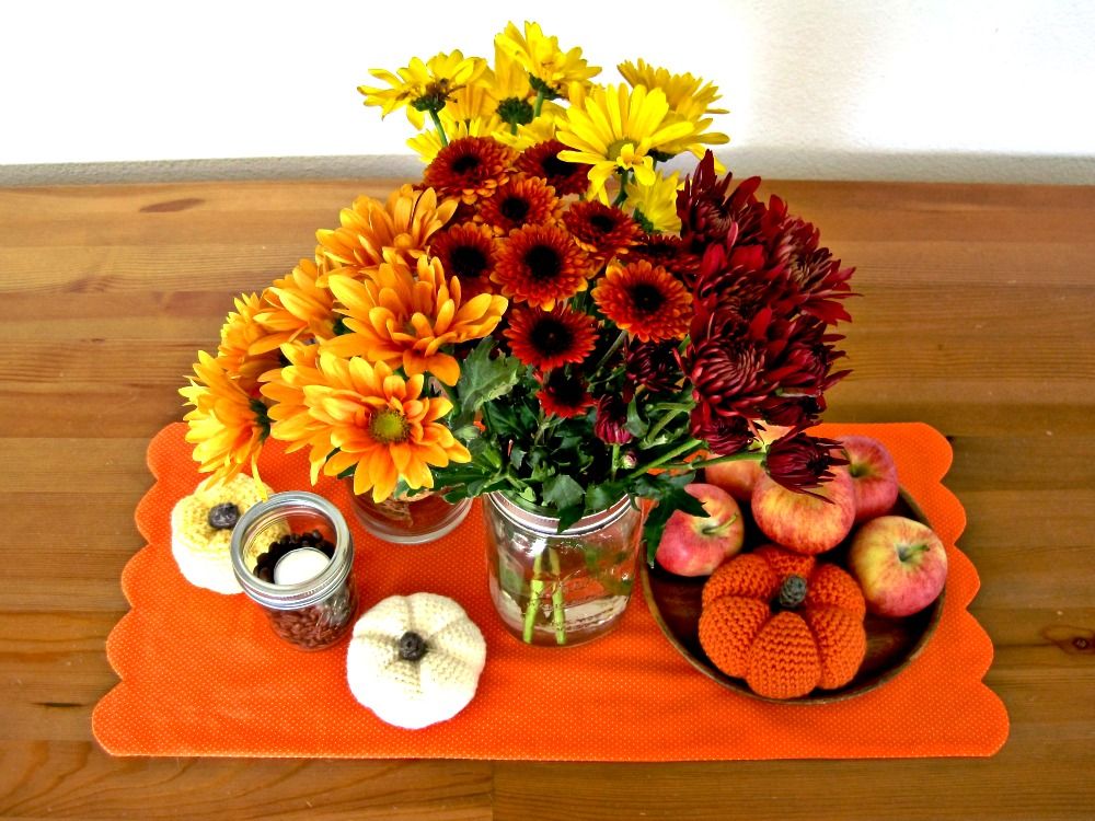 Crochet pumpkins & fall tablescape | She's Got the Notion