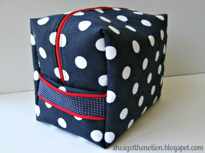 Fat Quarter Toiletry Bag: sewing tutorial | She's Got the Notion