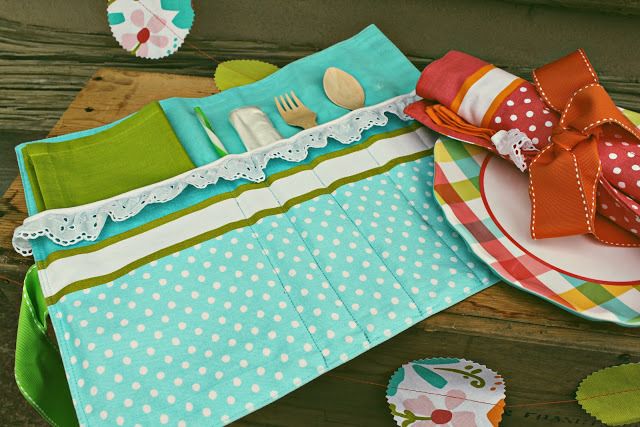 10 Free Picnic Tutorials: sewing projects for picnic blankets, baskets, and accessories | She's Got the Notion