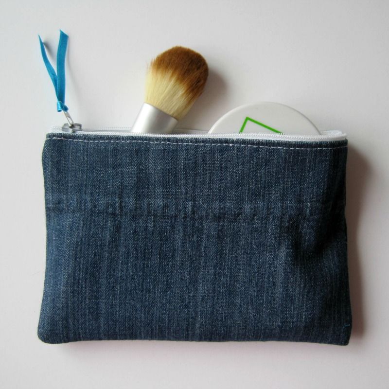 Easy Zipper Pouch: sewing tutorial | She's Got the Notion