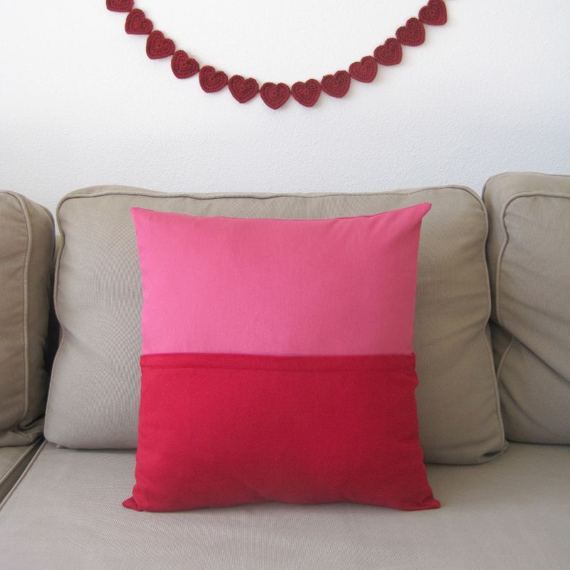 Color Block Pillow: sewing tutorial that shows how to sew a throw pillow cover with a hidden zipper | She's Got the Notion