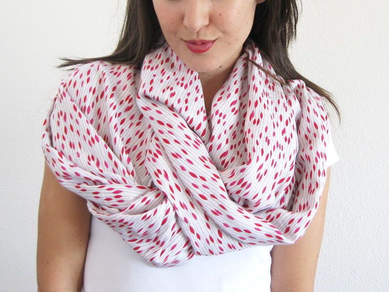 Infinity Scarf: easy sewing tutorial to sew a circle scarf | She's Got the Notion