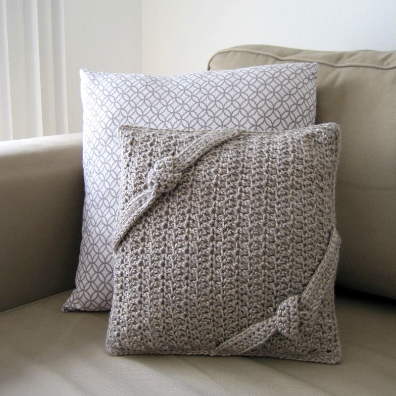 The Lodge Pillow: crochet pillow with knotted straps | She's Got the Notion