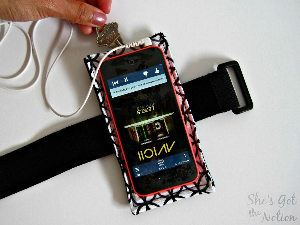 Touchscreen Phone Armband: sewing tutorial | She's Got the Notion