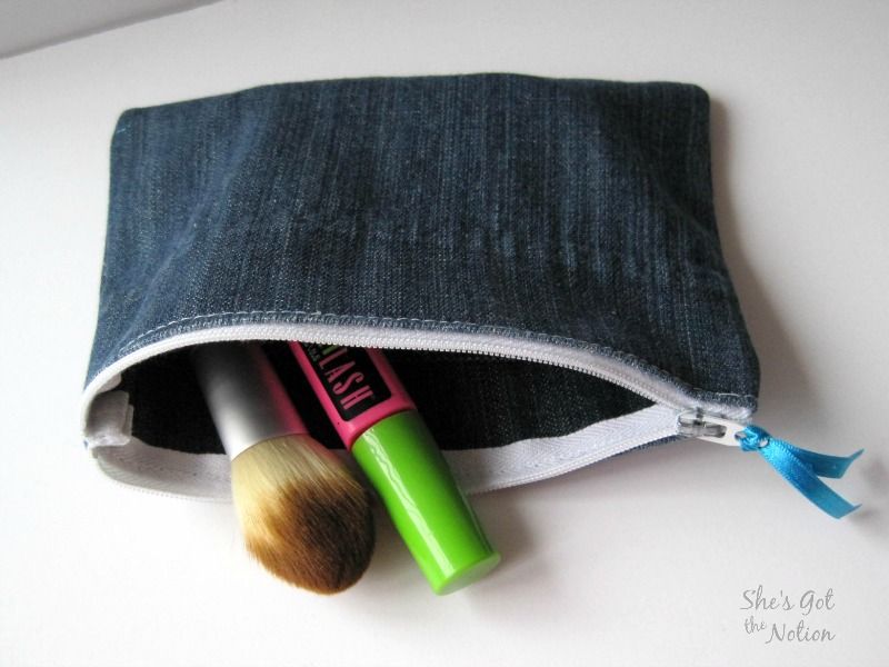 Quick & Easy Zipper Pouch Tutorial | She's Got the Notion