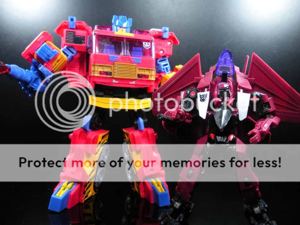 PIC review of Botcon 2010 Spark/Pyro | TFW2005 - The 2005 Boards
