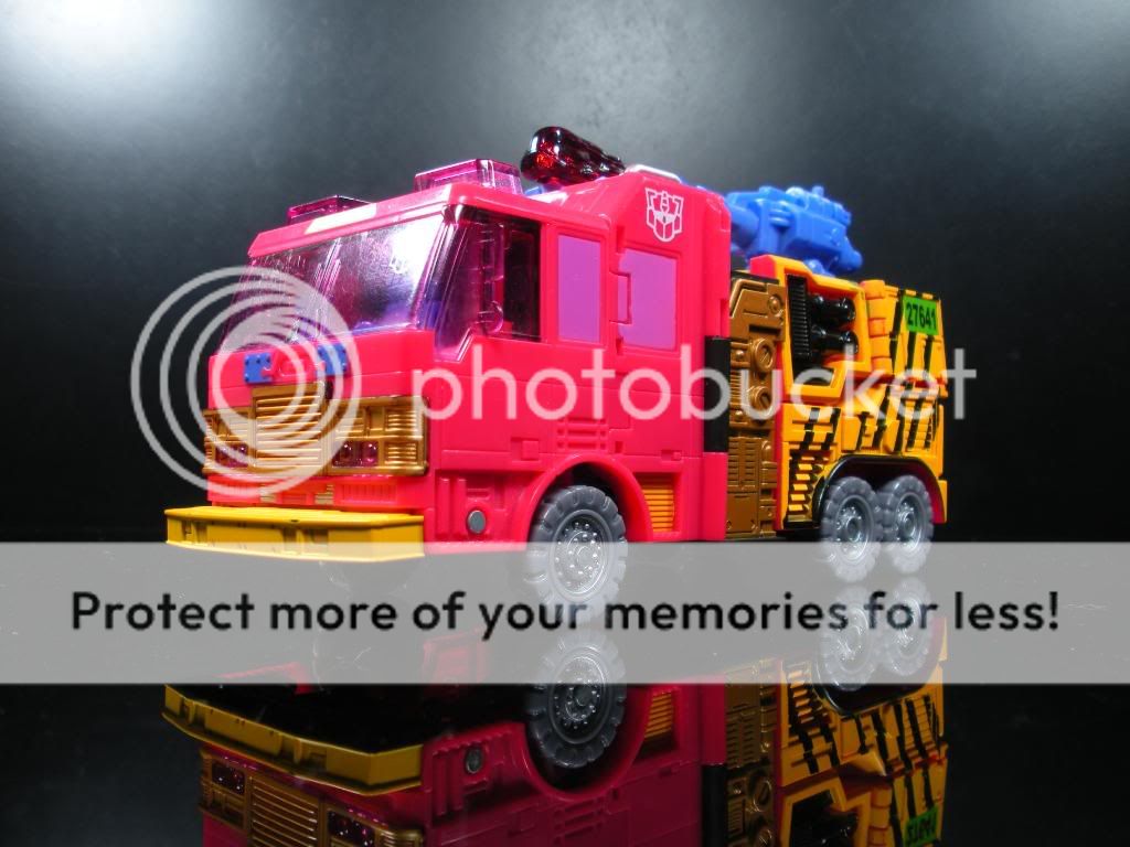 PIC review of Botcon 2010 Spark/Pyro | TFW2005 - The 2005 Boards