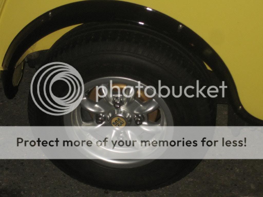 Gold_caliperdrum_paint_adds_a_nice_touch