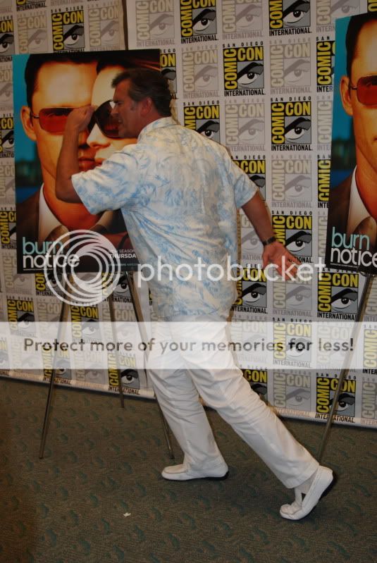 Burn Notice star Bruce Campbell being very silly!