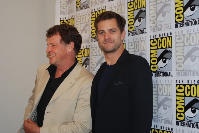 Oh Pacey!  Why must your smile charm me so?  Joshua Jackson and John Noble of Fringe in the press room.